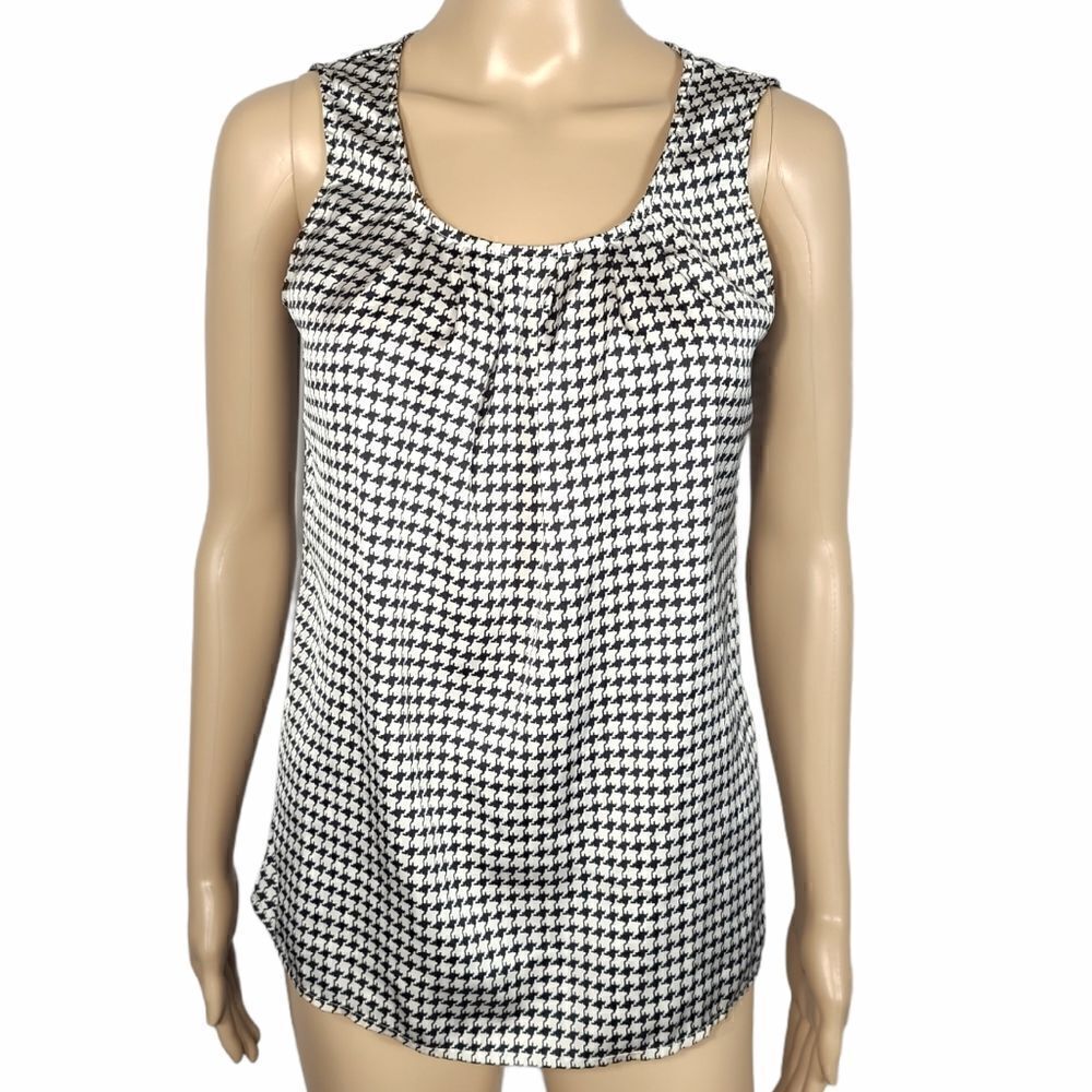 212 Colltion Pleated Black Print Sleeveless Top
